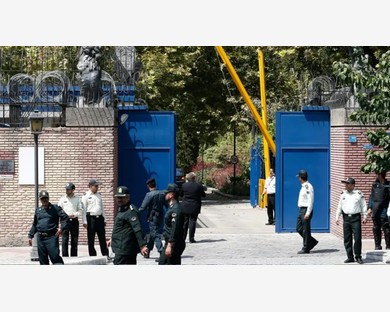 ইরান থেকে দূতাবাস কর্মীদের সরিয়ে নিচ্ছে যুক্তরাজ্য